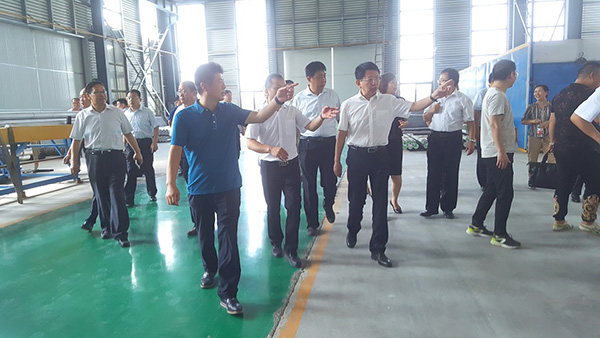 “創(chuàng)新 創(chuàng)造 創(chuàng)品牌” 縣領(lǐng)導(dǎo)來(lái)廠(chǎng)參觀(guān)
