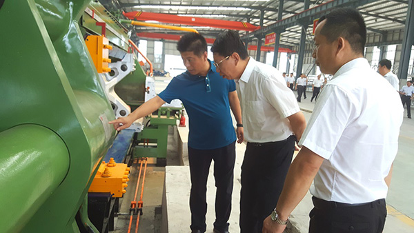 “創(chuàng)新 創(chuàng)造 創(chuàng)品牌” 縣領(lǐng)導(dǎo)來(lái)廠(chǎng)參觀(guān)