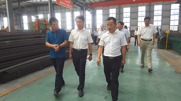 “創(chuàng)新 創(chuàng)造 創(chuàng)品牌” 縣領(lǐng)導(dǎo)來(lái)廠(chǎng)參觀(guān)