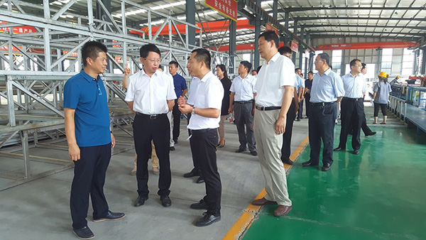 “創(chuàng)新 創(chuàng)造 創(chuàng)品牌” 縣領(lǐng)導(dǎo)來(lái)廠(chǎng)參觀(guān)